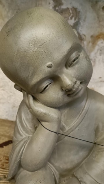 Boeddha grijs groot 2