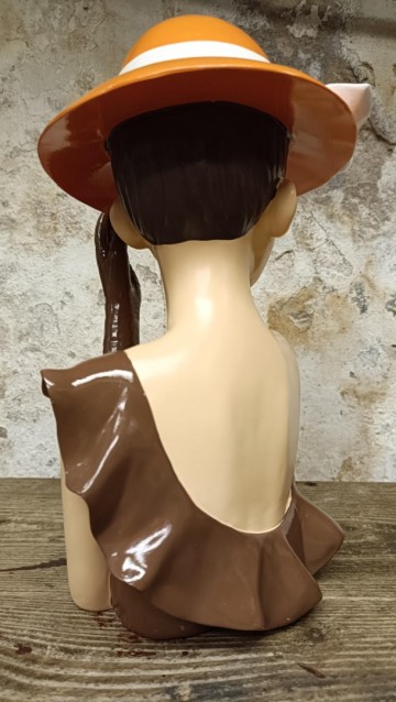 Sculptuur bruin vrouw 3 0